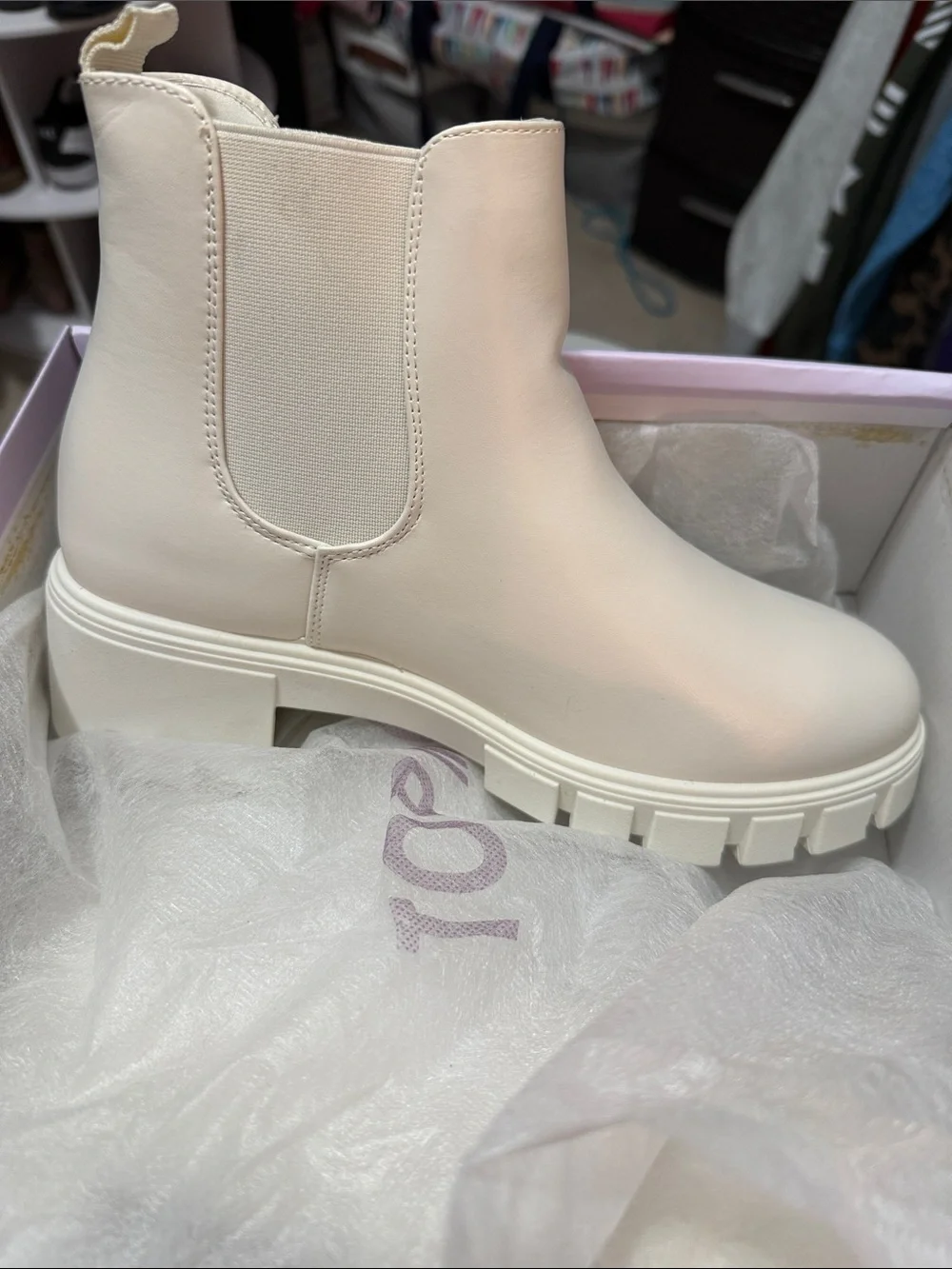 TOP Moda Cream Chelsea Lug Sole Ankle Boots